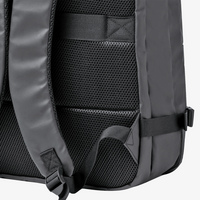 Doppelfunktionsrucksack aus PU, Detail Rückseite mit Koffergurt