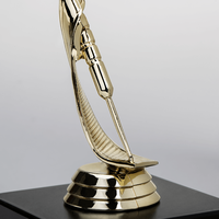 Figurenpokal Dart Gold auf Sockel, stehend