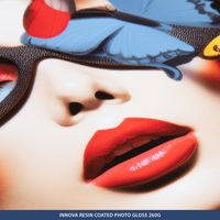 Innova-resin-coated-photo-gloss, Detail Gesicht