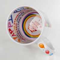 Geburtstagstasse, Innenseiten mehrsprachig Happy Birthday bunt, Tassenboden mit Tortenbild