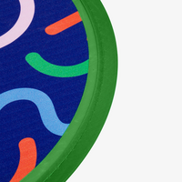 Detailaufnahme von Rand bedrucktes grünes Frisbee Digitaltransferdruck