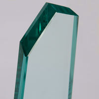 Trophae, mit gravur, stehend