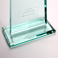 Trophae, mit gravur, stehend