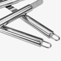 Nahaufnahme gravierte Besteckgriffe