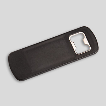 Flaschenöffner, schwarz, liegend