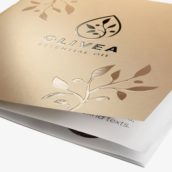 Broschüre mit Heissfolienveredelung in Schwarz und partiellem Relief-Lack