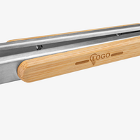 Nahaufnahme von Gravur auf Griff