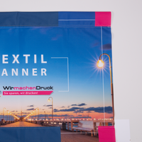 Textilbanner, farbig bedruckt mit Hohlsaum