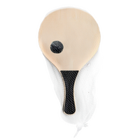 Schläger in Netzumverpackung mit Ball