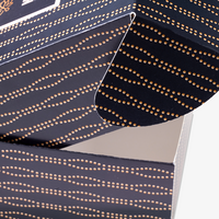 Klappdeckelschachtel, farbig bedruckt, offen, details