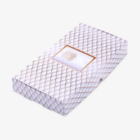 Klappdeckelschachtel, farbig bedruckt, geschlossen