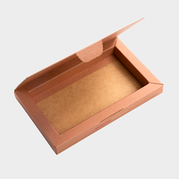 Verpackung, farbig bedruckt, liegend, offen