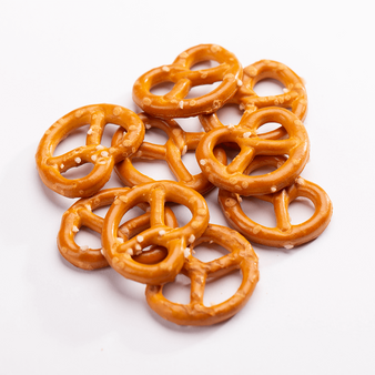 Salzbrezeln, liegend