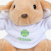 Nahaufnahme Hase mit weißem T-Shirt bedruckt von vorne 