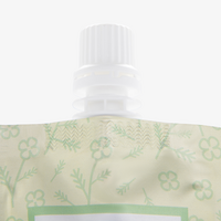 Recycelbarer Folien-Standbodenbeutel 13 x 22 x 7 cm mit neutralem Boden und Ausgießer (Abb. Detailbild Ausgießer mit Weißdruck)