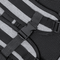 Reiserucksack aus wasserfestem RPET mit Diebstahlschutztasche, Detail Clip Schultergurte