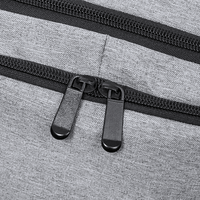 Reiserucksack aus wasserfestem RPET mit Diebstahlschutztasche, Detail Reißverschluss