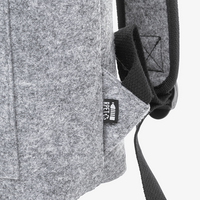 Rolltop-Rucksack aus recyceltem Filz, Detail RPET Logo