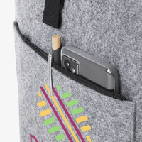 Rolltop-Rucksack aus recyceltem Filz, Detail Tasche außen