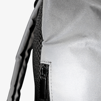 Rolltop-Rucksack aus reflektierendem RPET, Reißverschlussfach hinten