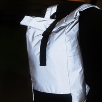 Rolltop-Rucksack aus reflektierendem RPET, reflektierend im Dunkeln