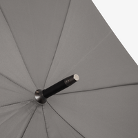 Nahaufnahme offener Schirm Spitze