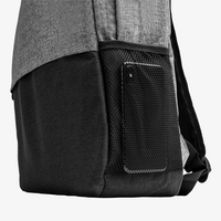 Rucksack aus RPET mit Doppelfach und Außentasche Detail Außentasche