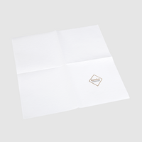 Serviette Airlaid, farbig mit Logo bedruckt, aufgefaltet vorne