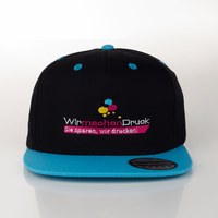 Cap mit aufgesticktem Motiv, liegend