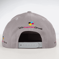 Snapback PREMIUM Cap, mit Stickpositionen, liegend