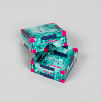 Stülpdeckelschachtel Quadrat klein, Schachteldeckel auf Schachtelunterteil angelehnt, farblich in türkis, Kristallabbildung