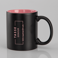 Tasse außen SCHWARZ, innen rosa mit einseitiger Lasergravur