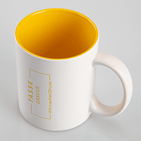 Tasse außen WEISS, innen gelb mit einseitiger Lasergravur
