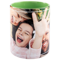 Tasse mit Familienfoto frontal schräg