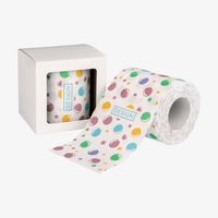 Toilettenpapier in weißer Pappbox mit Sichtfenster