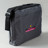 Tasche, schwarz, farbig bestickt, aufgestellt