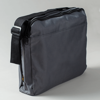 Tasche, schwarz, aufgestellt