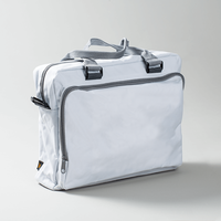 Tasche, weiß, aufgestellt