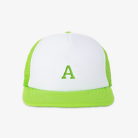 cap, farbig bestickt