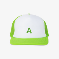 cap, farbig bestickt