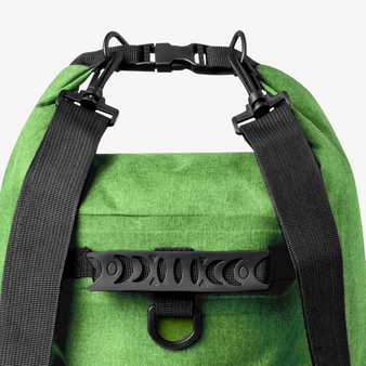 Wasserdichter Drybag-Rucksack aus RPET, 25 l, Detail Schultergurte