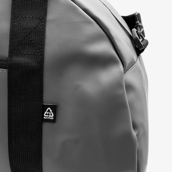 Wasserfeste Sporttasche aus recyceltem PU-Leder, Detail Material