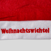 Weihnachtsmütze, farbig bestickt, rot