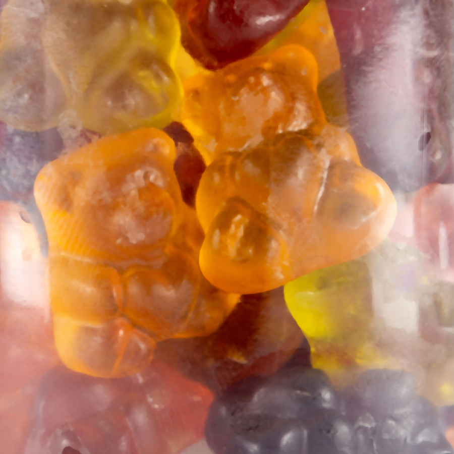 Detailansicht Fruchtgummis im Glas, vegane Fruchtsaftbären mit köstlichem Geschmack
